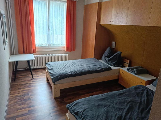 Bedroom 5, Adrenalin Backpackers Hotel, Glarus
