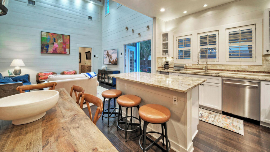 Food & Drinks, 16 Palms by Avantstay Luxury Getaway, Backyard Oasis Pool & Playscape Access, Nueces
