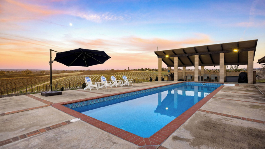Sport & Beauty 5, Private Pool, Firepit & Wine Room Near Top Paso Wineries Devi Ranch, San Luis Obispo