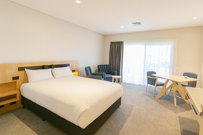 Bedroom 1, Esplanade Hotel Busselton, Busselton