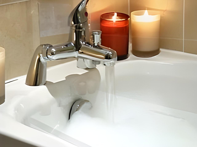 Bathroom 3, Fountain Court Apartments - Grove Executive, Edinburgh