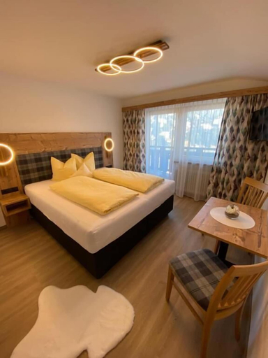 Room 2, Gasthof Pension Berghof, Schwaz