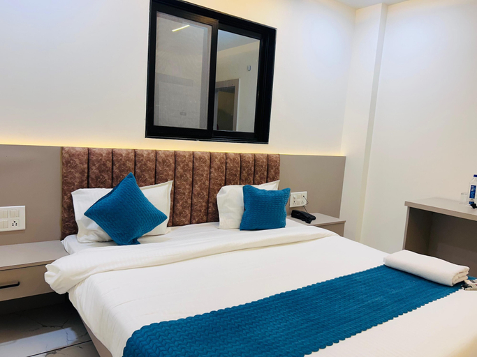 Room 5, Hotel Tavooza Formerly Kreston Heights, Indore