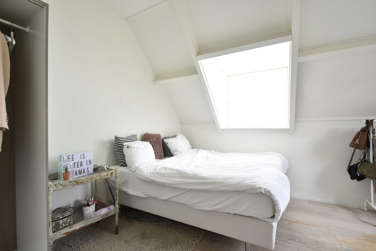 Room 2, Bergen Mountain Villa, Garden & Sea, Bergen