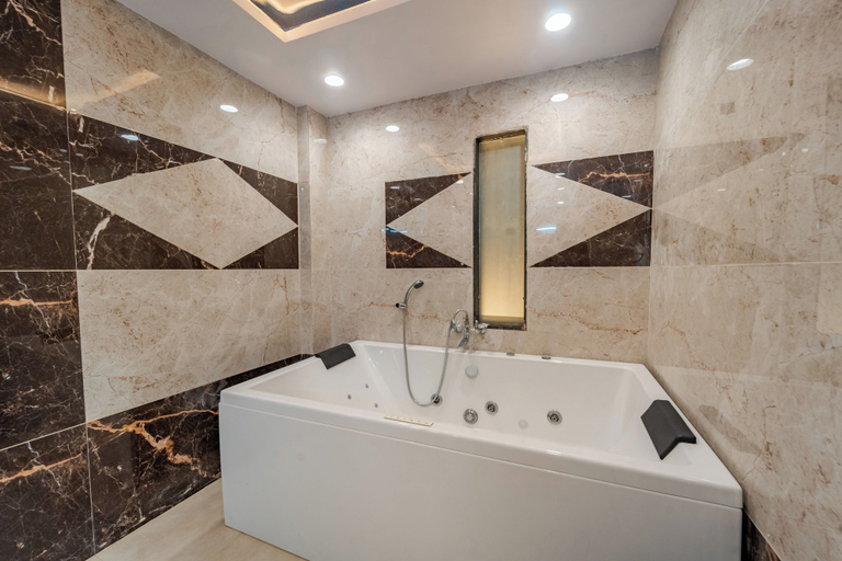 Bathroom 5, Treebo Vistara Gold Ujjain Junction, Ujjain