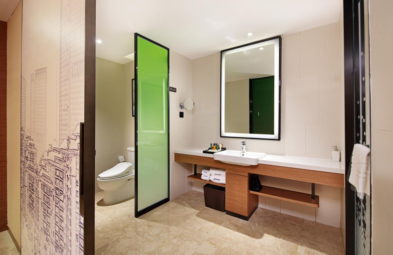 Bathroom 4, Hampton by Hilton Guangzhou Zhujiang New Town, Guangzhou