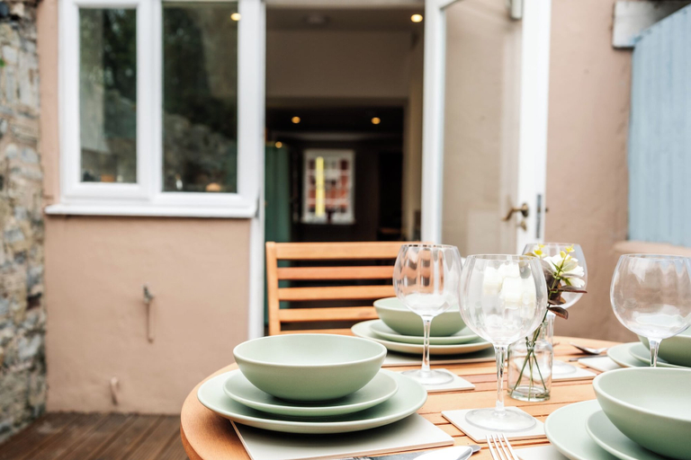 Outdoor dining 2, Beautiful One BD Home in Glastonbury, Somerset