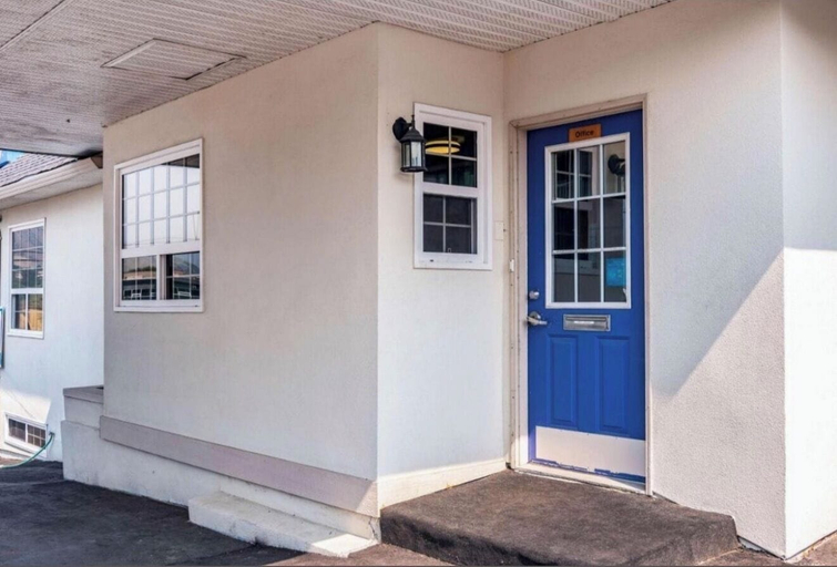 Exterior detail, Coastline Motel Kamloops, Thompson-Nicola