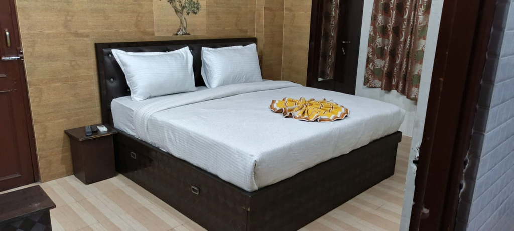 Room 5, Ravi BR Sant Kheteshwar Marg, Jaipur