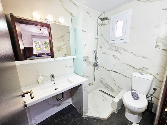 Bathroom, Kamara Apartments, North Aegean