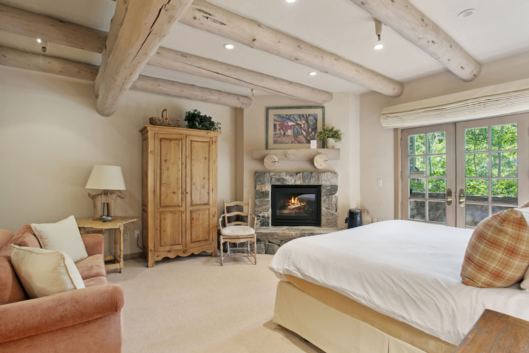 Room 2, Pine Inn at Trail's End - Three Bedroom Condo w/ Spa #6 by Deer Valley Resort, Summit