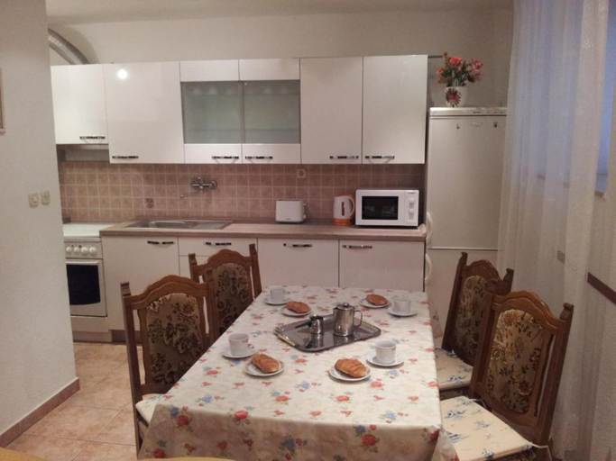 Others 5, Comfortable apartment in the center, Split