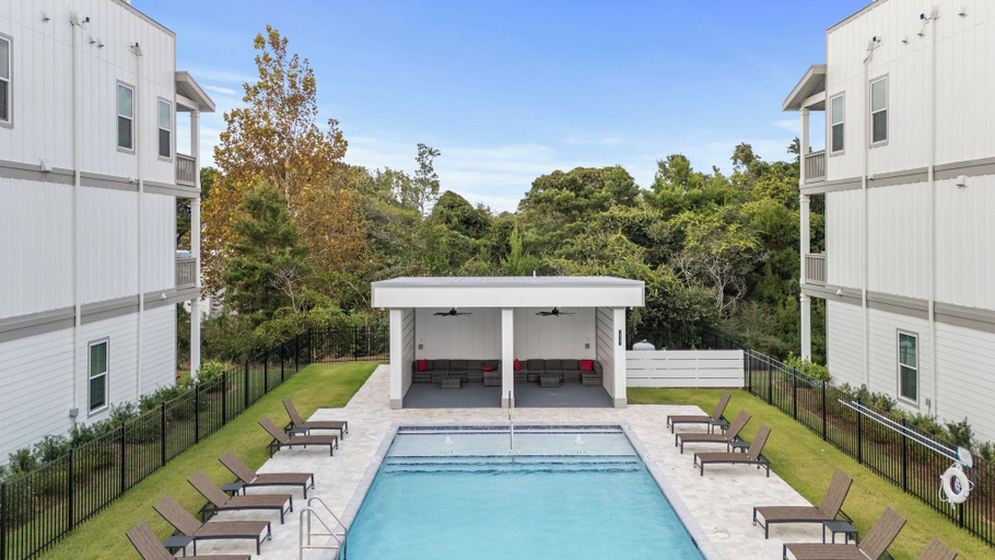 Sport & Beauty, Rooftop Deck w/ Ocean View, Pool, Walk to Beach! Coastal Canopy by Avantstay, Walton