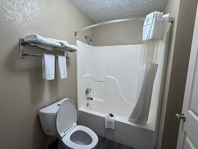 Bathroom 5, Deerfield inn & Suits, Rutherford
