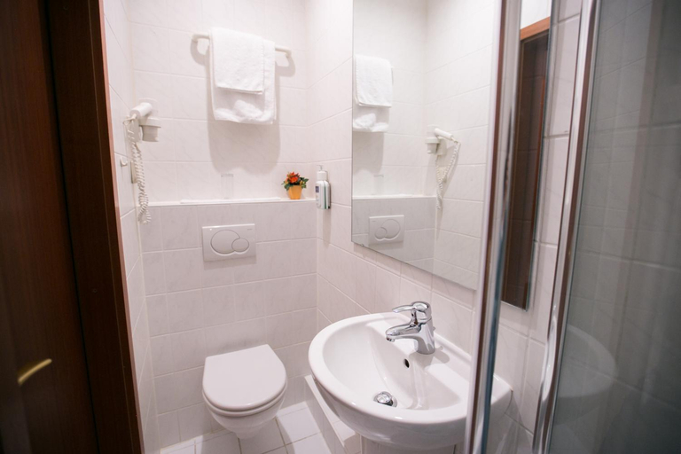 Bathroom 4, Rabes Hotel Kiel, Kiel