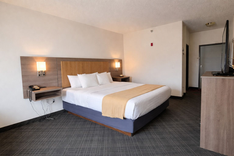 Bedroom 3, Stay USA Hotel & Suites, Fall River