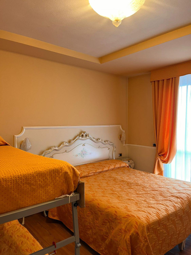 Bedroom 2, Hotel Confine, Verona