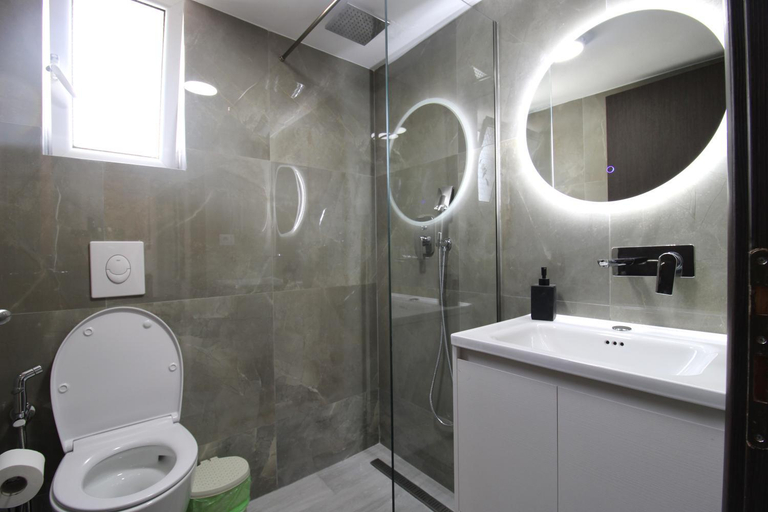 Bathroom 3, Omnia Apartments, Sarandës