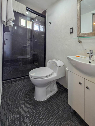 Bathroom 2, Hotel Casa Barcelona San Luis Potosi, San Luis Potosí