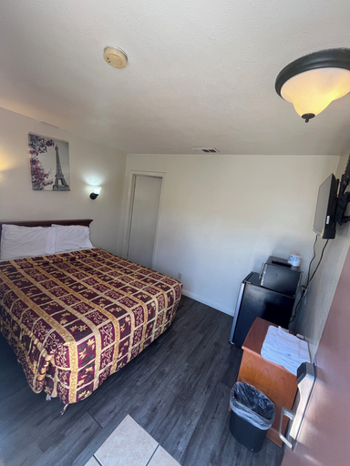 Bedroom 3, World Motel, Los Angeles
