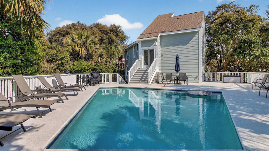 Sport & Beauty 4, 12 Dunecrest Lane by Avantstay 2 Mins to Beach w/ Pool & BBQ, Charleston