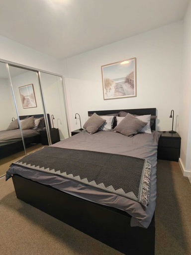 Room 5, Apartment in Adelaide CBD with parking, Adelaide