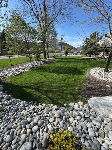 Property grounds 3, Skaha Lake Airport Inn & Suites, Okanagan-Similkameen