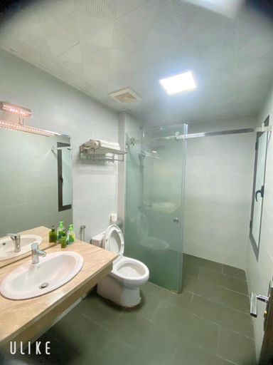 Bathroom 3, Queenie Hotel, Hải An
