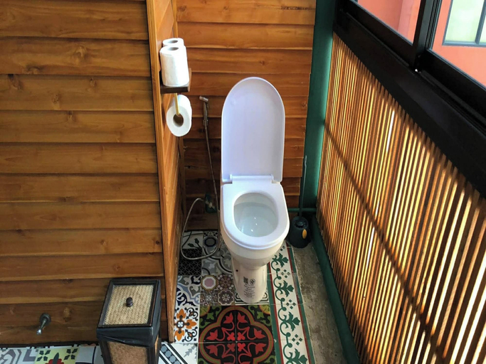 Bathroom 4, Photohostel, Samphantawong
