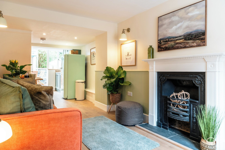 Living area 5, Beautiful One BD Home in Glastonbury, Somerset