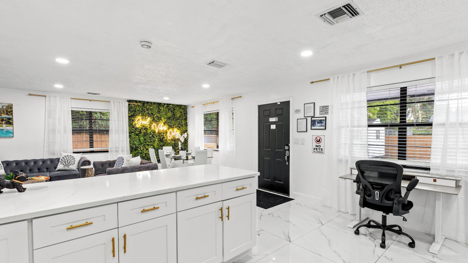 Interior 3, Hoop & Splash House by Avantstay Game Room + Pool + Firepit + Minutes to Las Olas, Broward