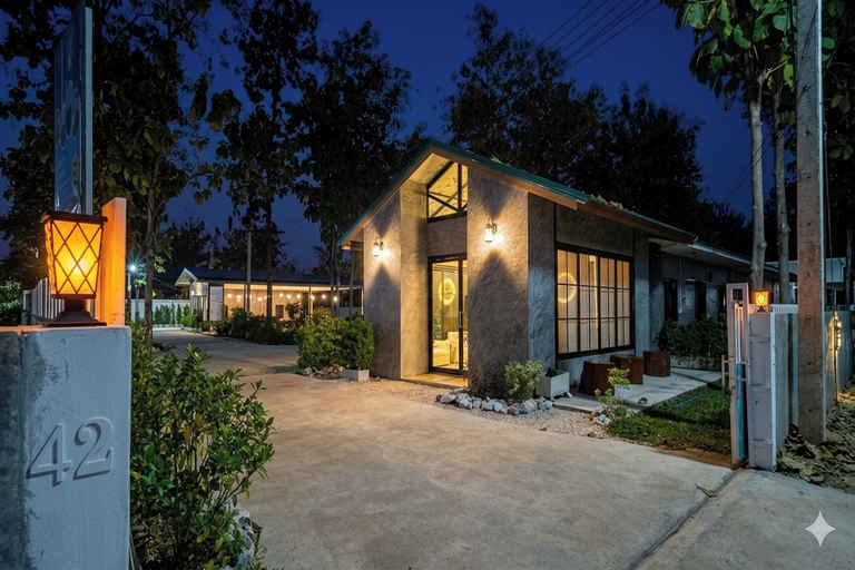 Exterior 4, Ban Tew Kao, Klong Lan