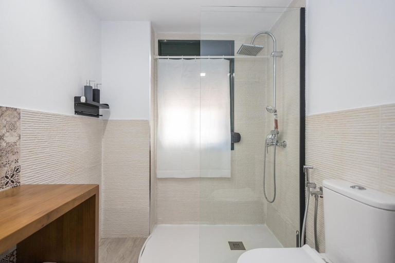 Bathroom 3, Apartamento con terraza y piscina a metros de la playa, Cádiz
