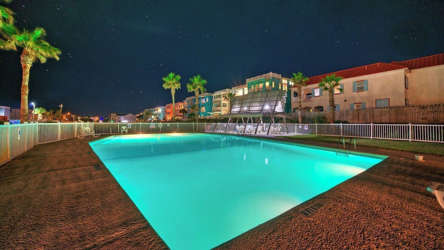Sport & Beauty 5, Beachfront, Patio w/ Dune View, 2 Pools, Pickleball Cravin Waves by Avantstay, Nueces