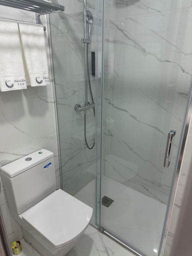 Bathroom 5, Hostal Palacio Leganitos, Madrid