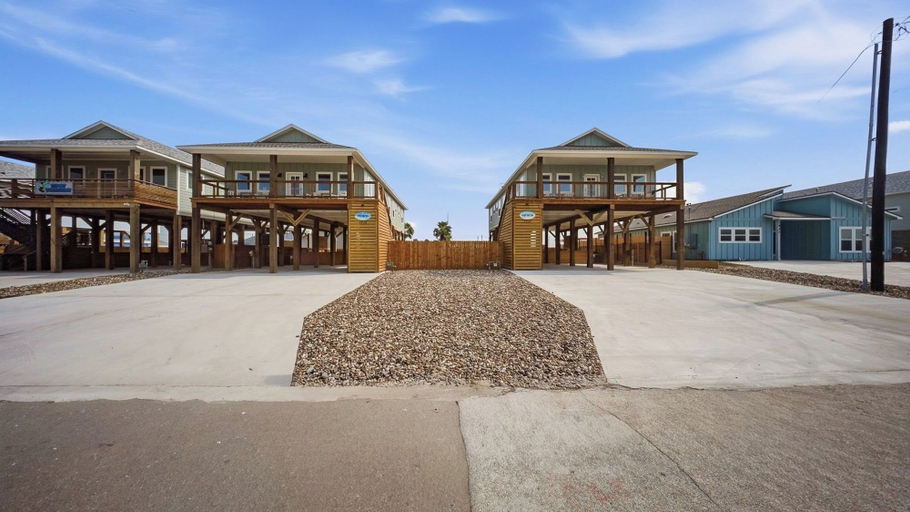 Interior 4, Yahwaves by Avantstay Private Pool + Putting Green + Firepit + Minutes to Mustang Island Beach, Nueces