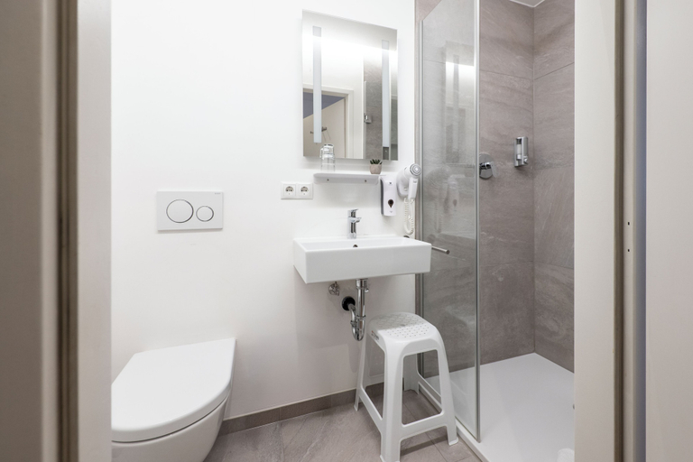Bathroom 4, Hotel Gisela, Kufstein