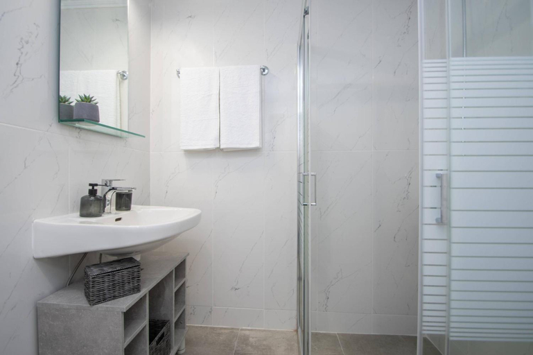 Bathroom 3, Green Oak Villa, Ionian Islands