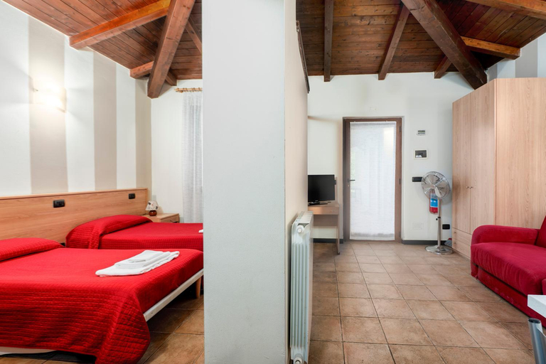 Bedroom 3, Appartamenti Residence Montebello, relax con giardino e piscina, La Spezia