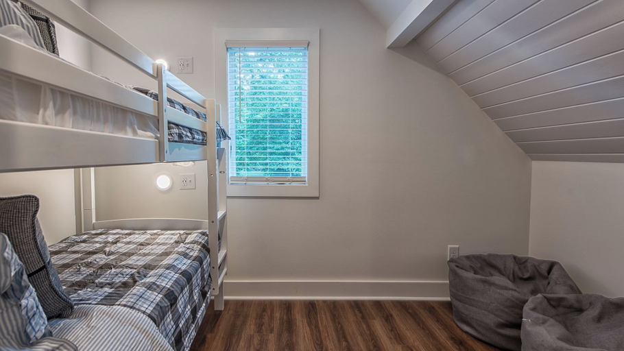Others 5, Azalea Retreat by Avantstay Sleeps 34 & Pool, Catawba