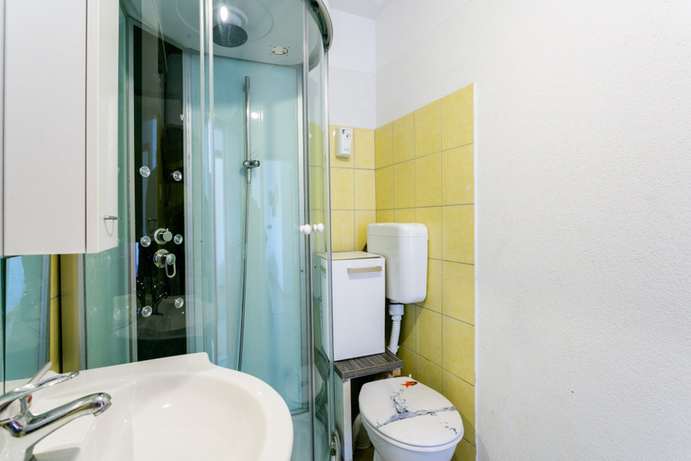 Bathroom 4, Alluring Apartment in Stomorska near Sea, Šolta