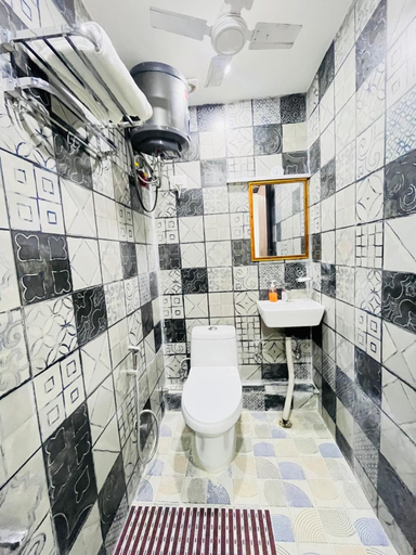 Bathroom, Roomshala Kasa Palace, Delhi