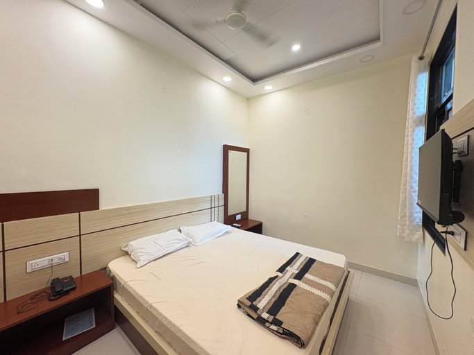 Room 3, Khatu Shyam Ji Temple Rd, Sikar
