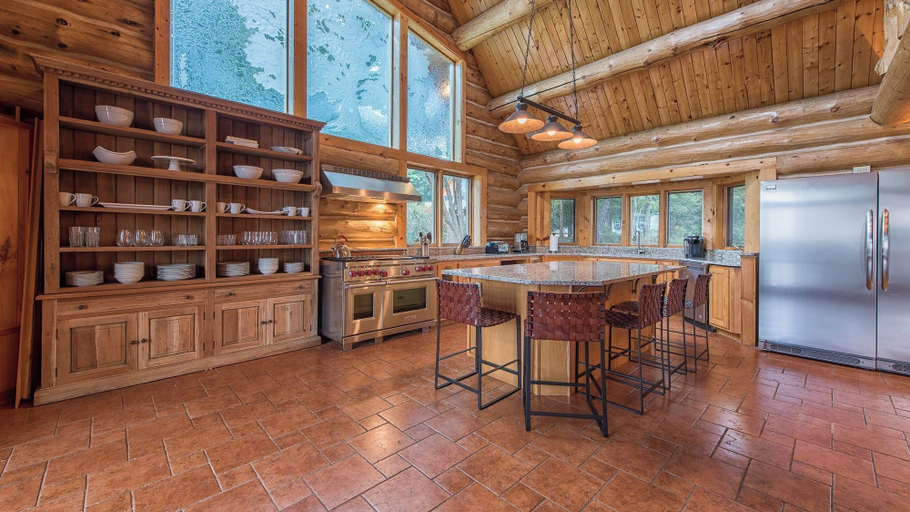 Food & Drinks, Azalea Retreat by Avantstay Sleeps 34 & Pool, Catawba