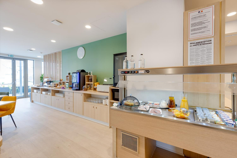 Food & Drinks 5, Karaez Hotel - BritHotel Carhaix, Finistère