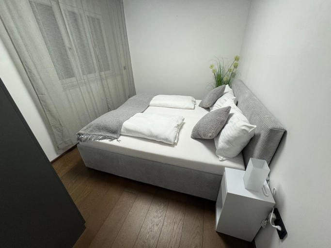 Bedroom 3, SPA-Residenz PRIVATE independent SELF-CATERING Apartment with private Garden BEST VALUE residential-, Neusiedl am See