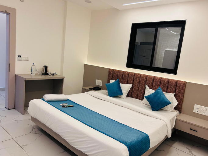 Room 3, Hotel Tavooza Formerly Kreston Heights, Indore
