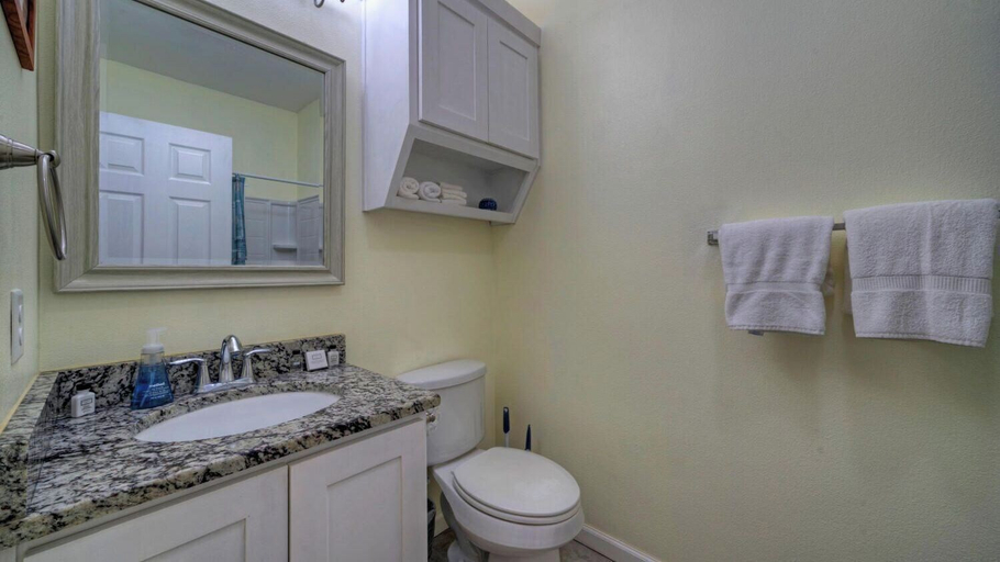 Bathroom 3, Panoramic Water Views, Shared Pool, Boat Dock Bayside Lodge by Avantstay, Nueces