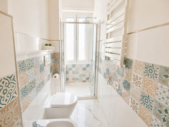 Bathroom 3, Vertigini Suites, La Spezia