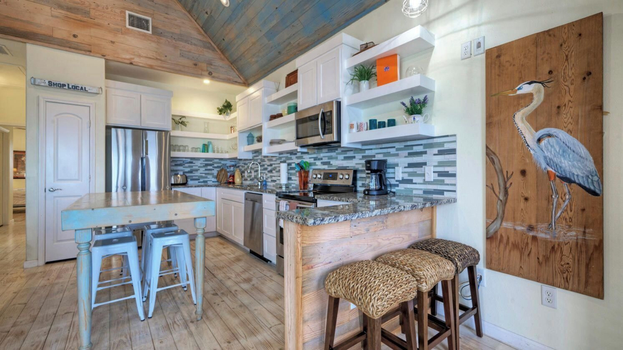 Others 5, Panoramic Water Views, Shared Pool, Boat Dock Bayside Lodge by Avantstay, Nueces
